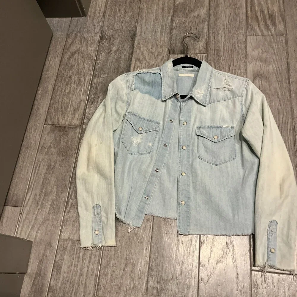 MOTHER Women's The Super Ex's Crop Fray Button-Up Shirt Jacket - Picture 4 of 5